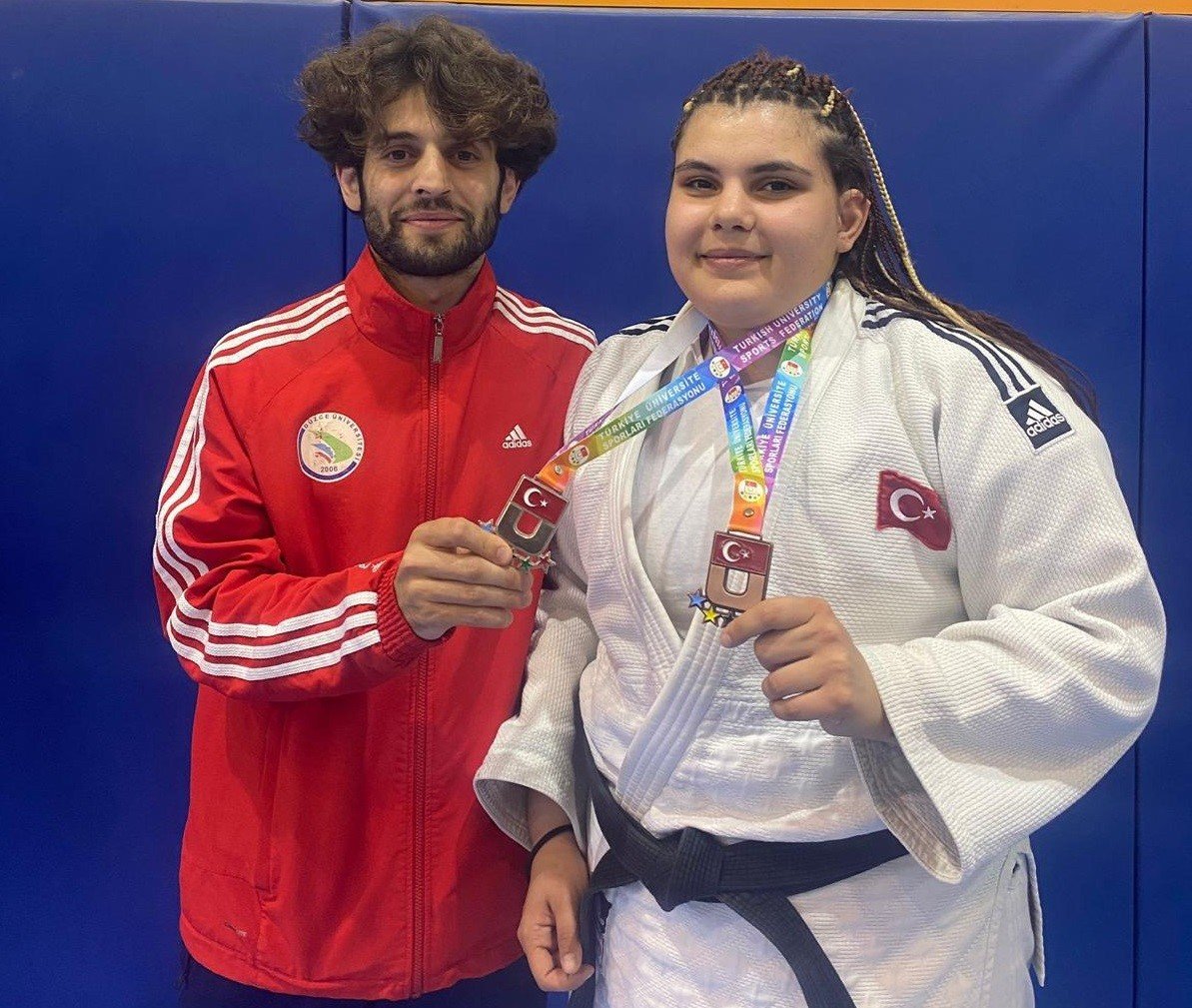 Düzce Üniversitesi’ne 3 madalya