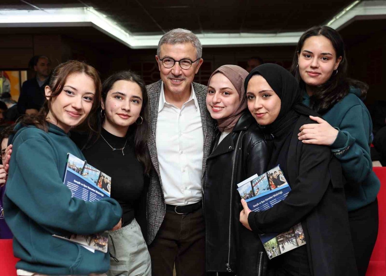 Eyüpsultan Belediyesi’nden lise son sınıflara eğitim desteği