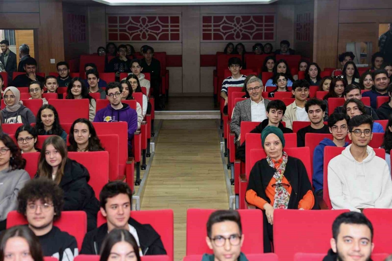 Eyüpsultan Belediyesi’nden lise son sınıflara eğitim desteği