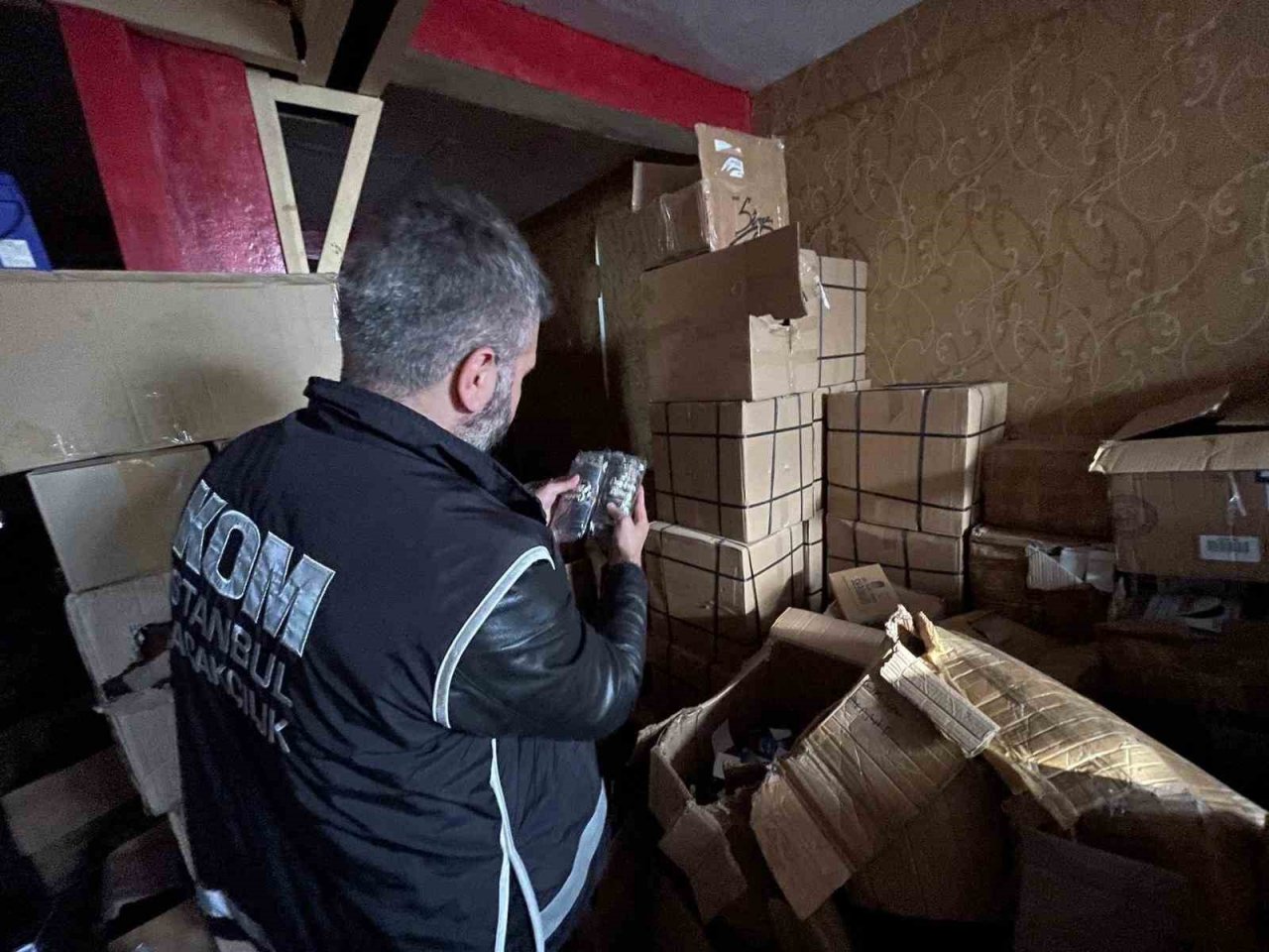 İstanbul’da tütün kaçakçılarına geniş çaplı operasyon