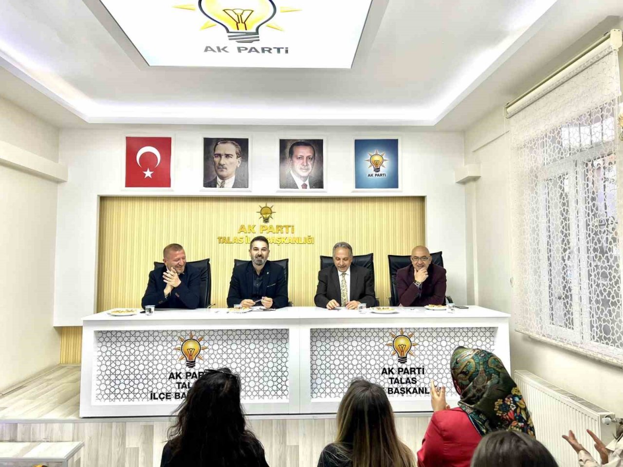 Çağan, mahalle ziyaretlerine devam ediyor