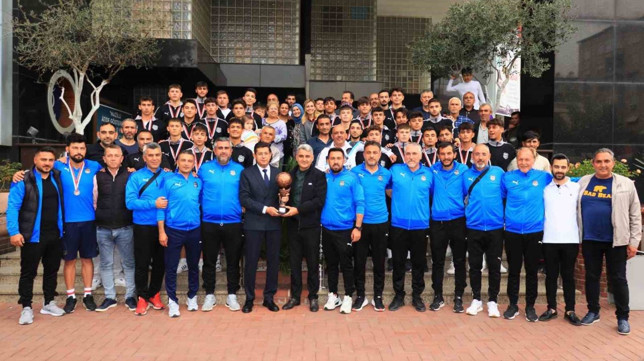 Nazilli Belediyespor U17 Takımı’na coşkulu karşılama