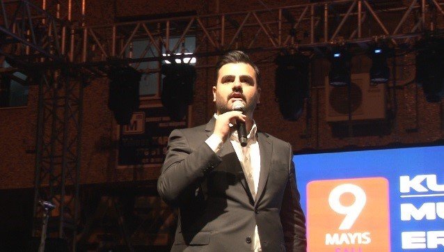 İzmir’de AK Parti’den miting havasında konser