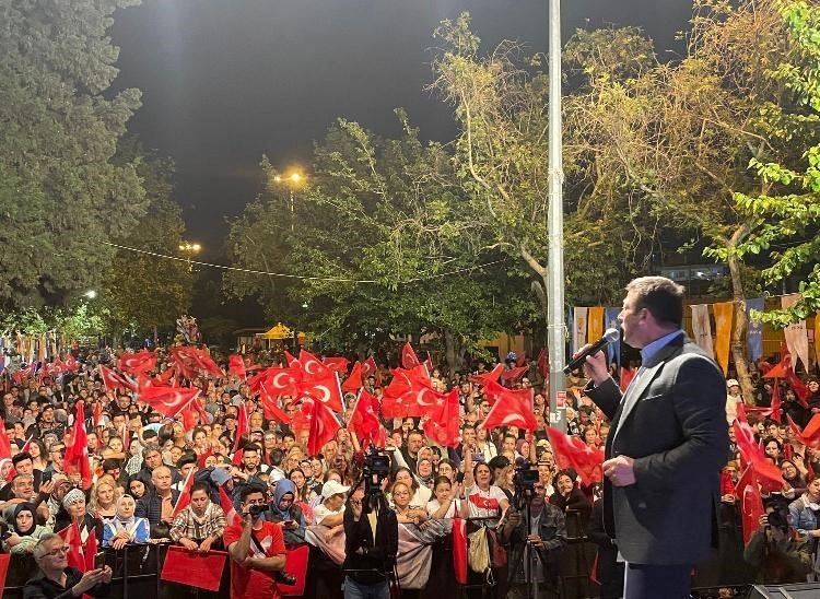 İzmir’de AK Parti’den miting havasında konser