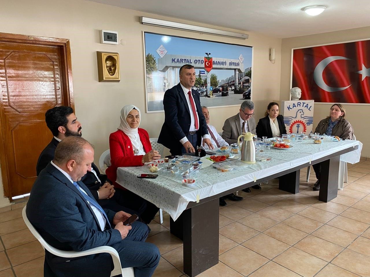 AK Parti’li vekil adayları Atik ve Alagöz, Kartal’da sanayi esnafını ziyaret etti