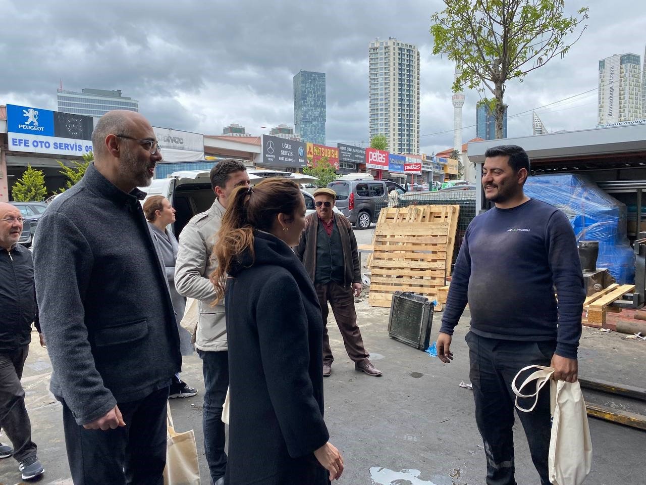 AK Parti’li vekil adayları Atik ve Alagöz, Kartal’da sanayi esnafını ziyaret etti