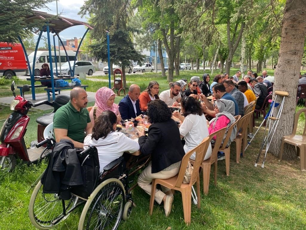 ASOS Başkanı Kadir Can Gökalp: “Cumhurbaşkanımız Recep Tayyip Erdoğan’ın önderliğinde engelliler daha üst seviyelere gelmektedir”