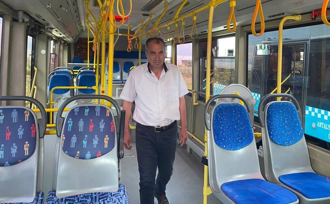 Antalya’da yolculara kızıp otobüsü terk eden şoför konuştu: "Psikolojim bozuldu, ben de bıraktım gittim"