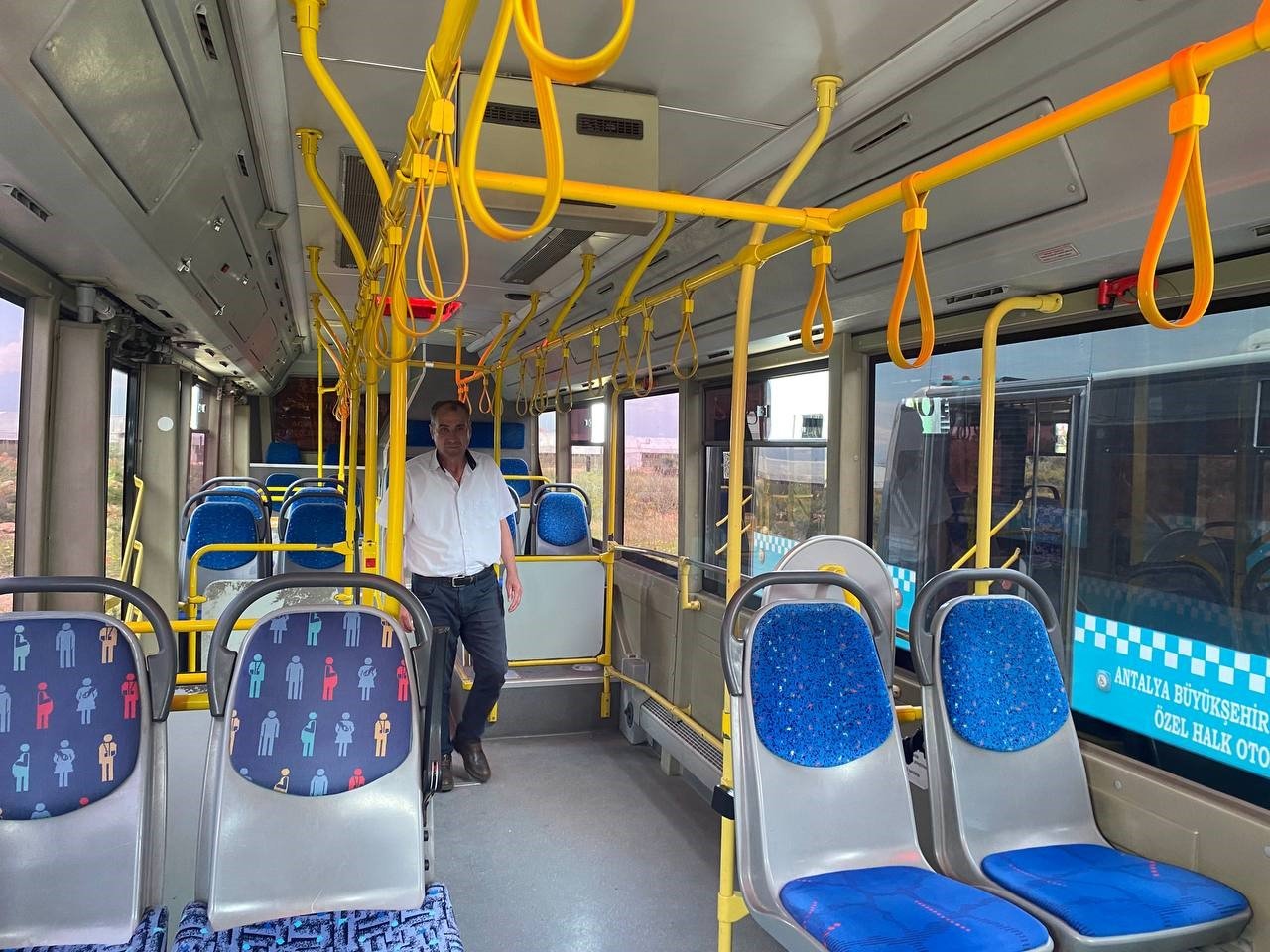 Antalya’da yolculara kızıp otobüsü terk eden şoför konuştu: "Psikolojim bozuldu, ben de bıraktım gittim"
