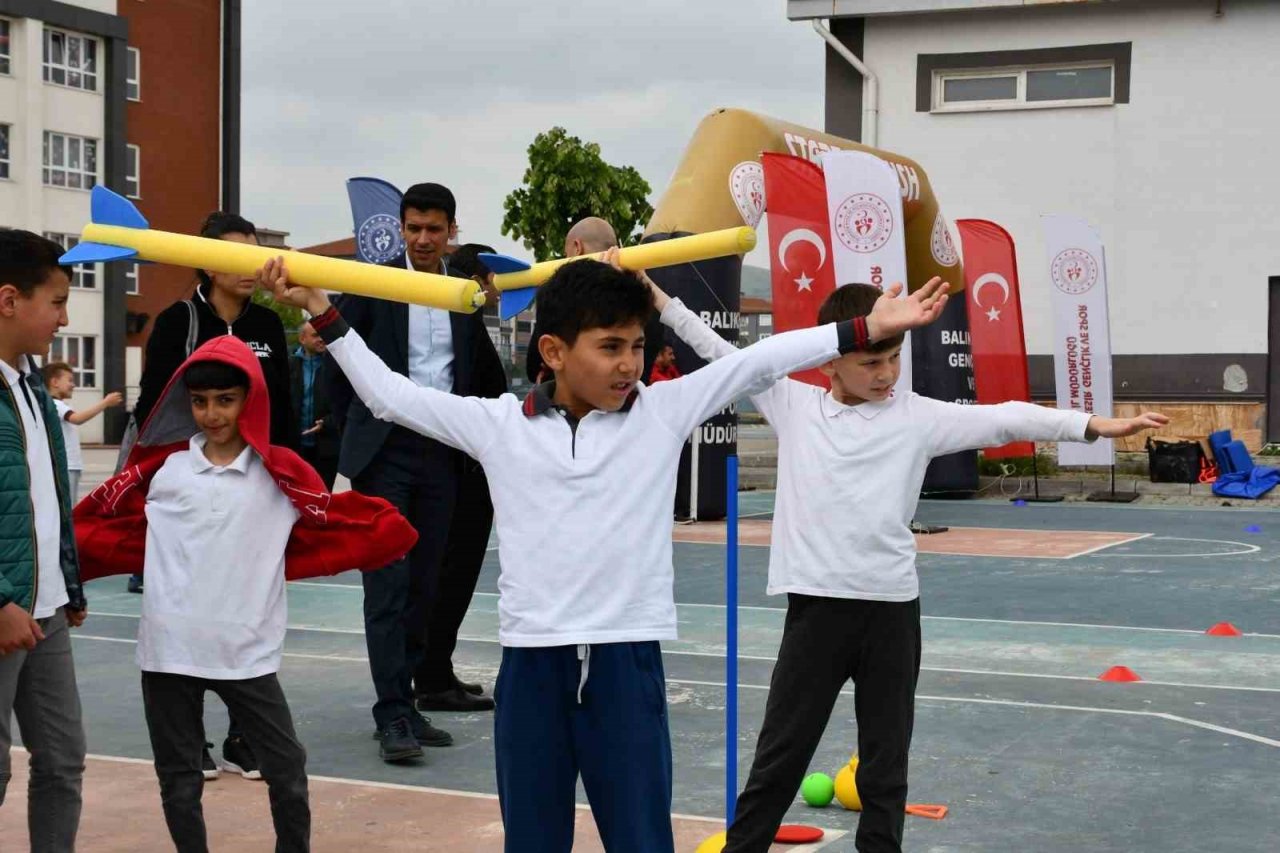 Balıkesir’de çocuk atletizm şenlikleri yapıldı