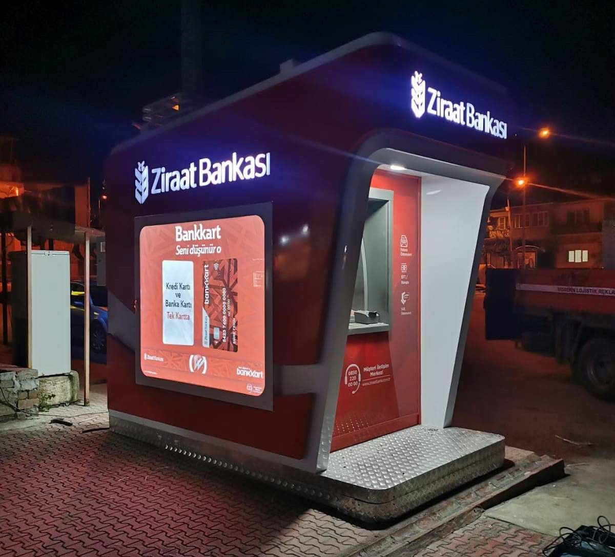 Yeniköy ve Bıyıklı Mahalleleri bankamatiğe kavuştu