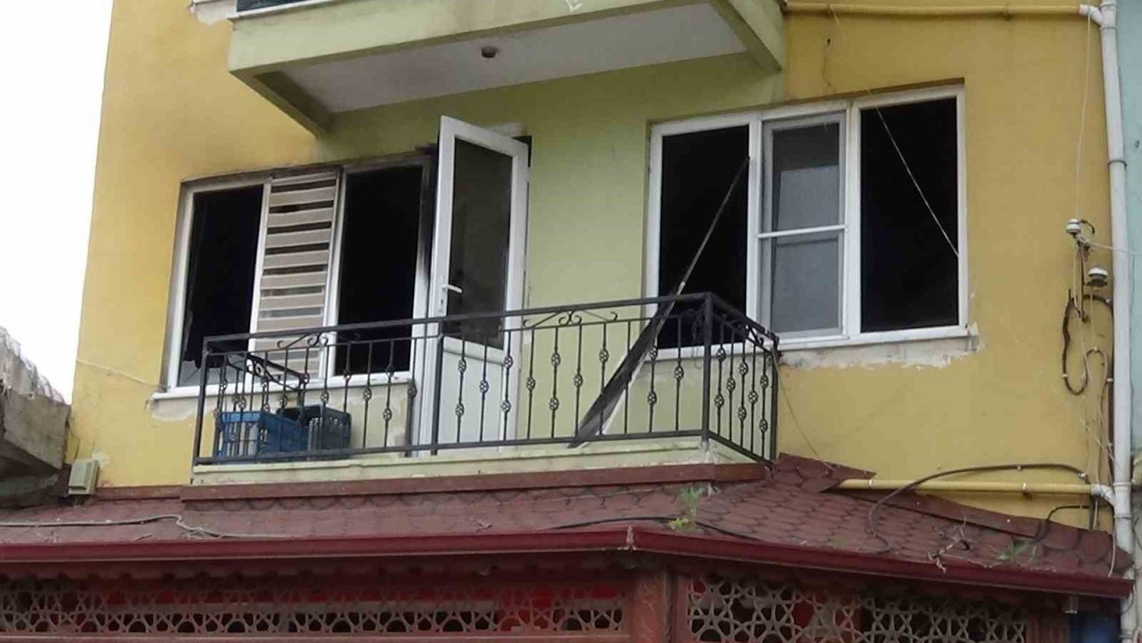 Baba yüreği...Yanan eve kızını kurtarmak için girdi, ikisi de hayatını kaybetti