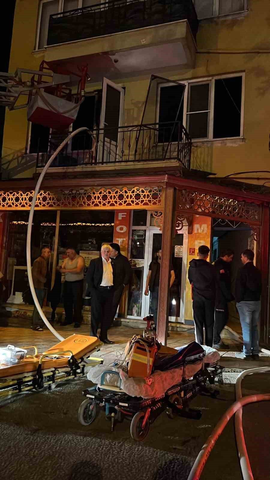 Baba yüreği...Yanan eve kızını kurtarmak için girdi, ikisi de hayatını kaybetti