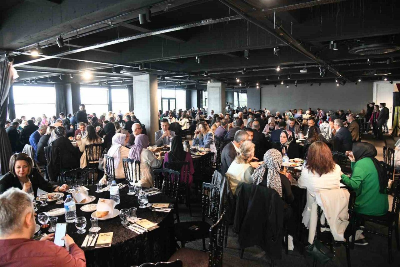 Başkan Özlü: "Gelecek neslimizi Türkiye Yüzyılı’na hazırlıyoruz"