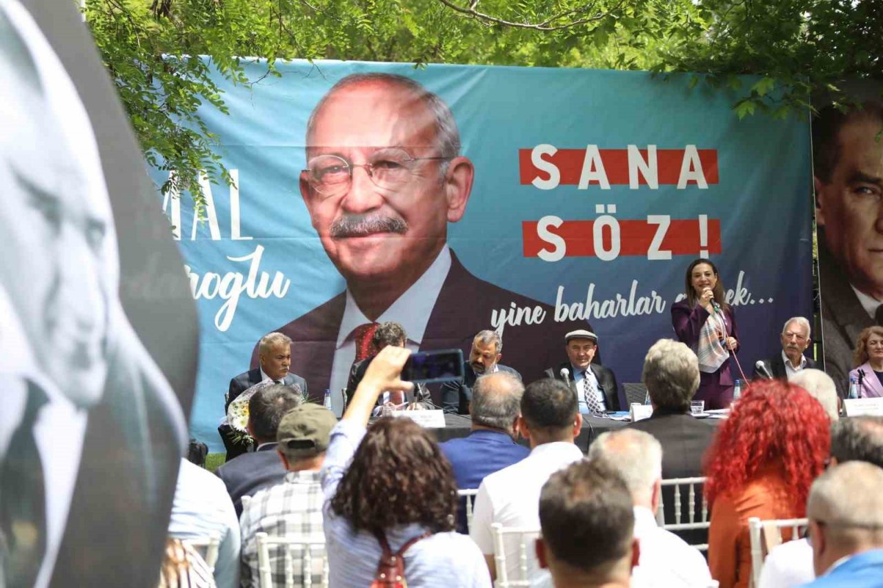 CHP, İzmir Selçuk’ta vatandaşlarla buluştu