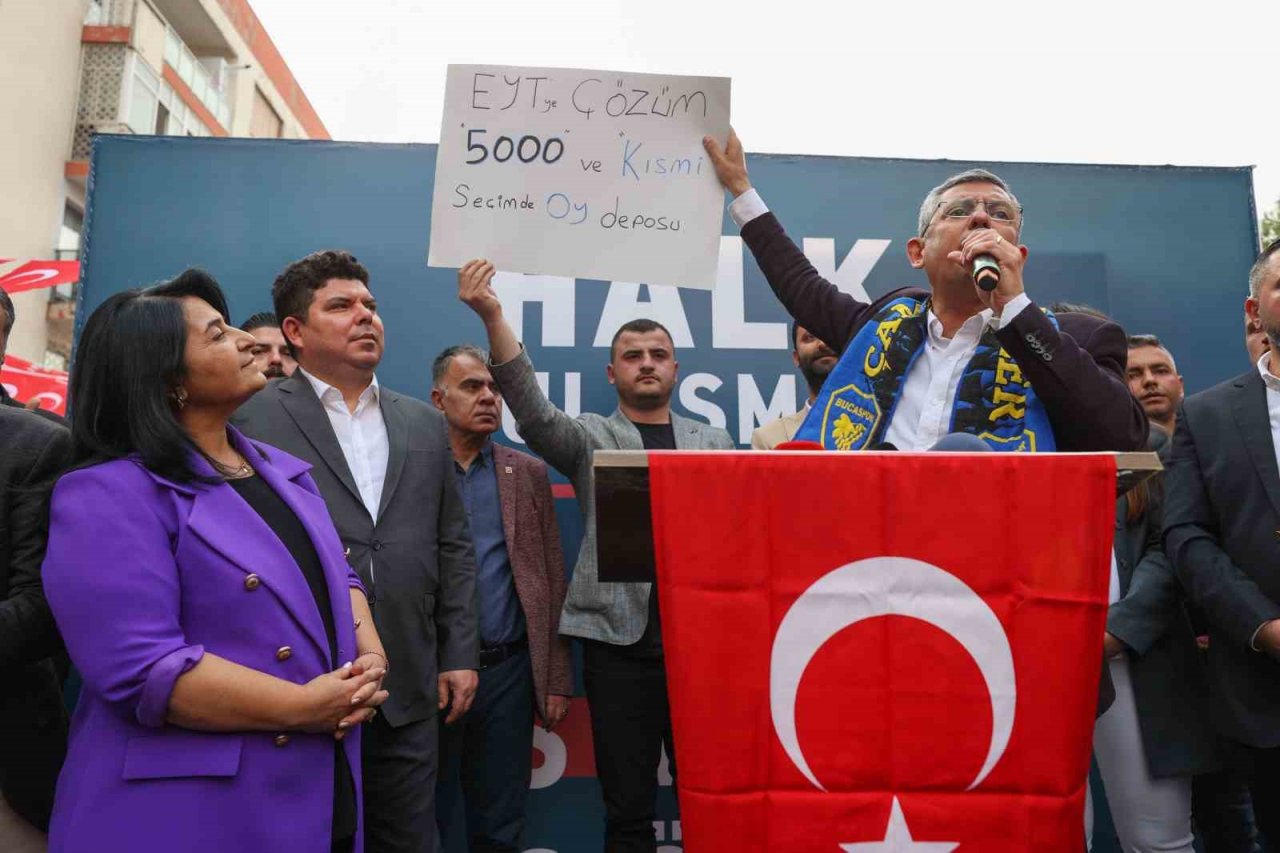 Özgür Özel, Buca’da mitinge dönüşen halk buluşmasında konuştu