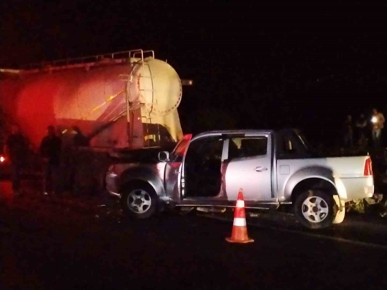 Buharkent’te 4 aracın karıştığı feci kaza: 2 ölü, 1 yaralı