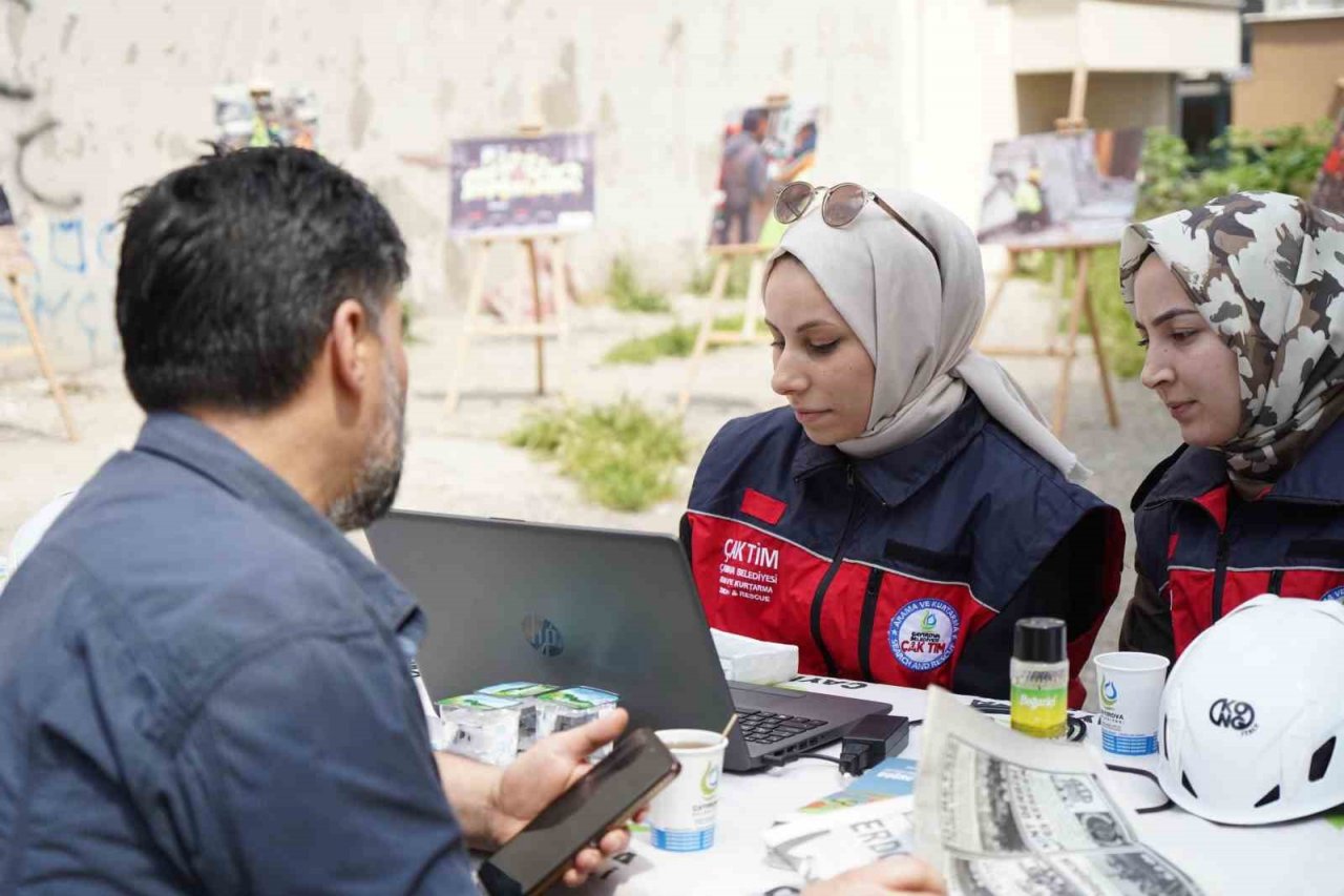 Arama kurtarma ekipleri stant açtı