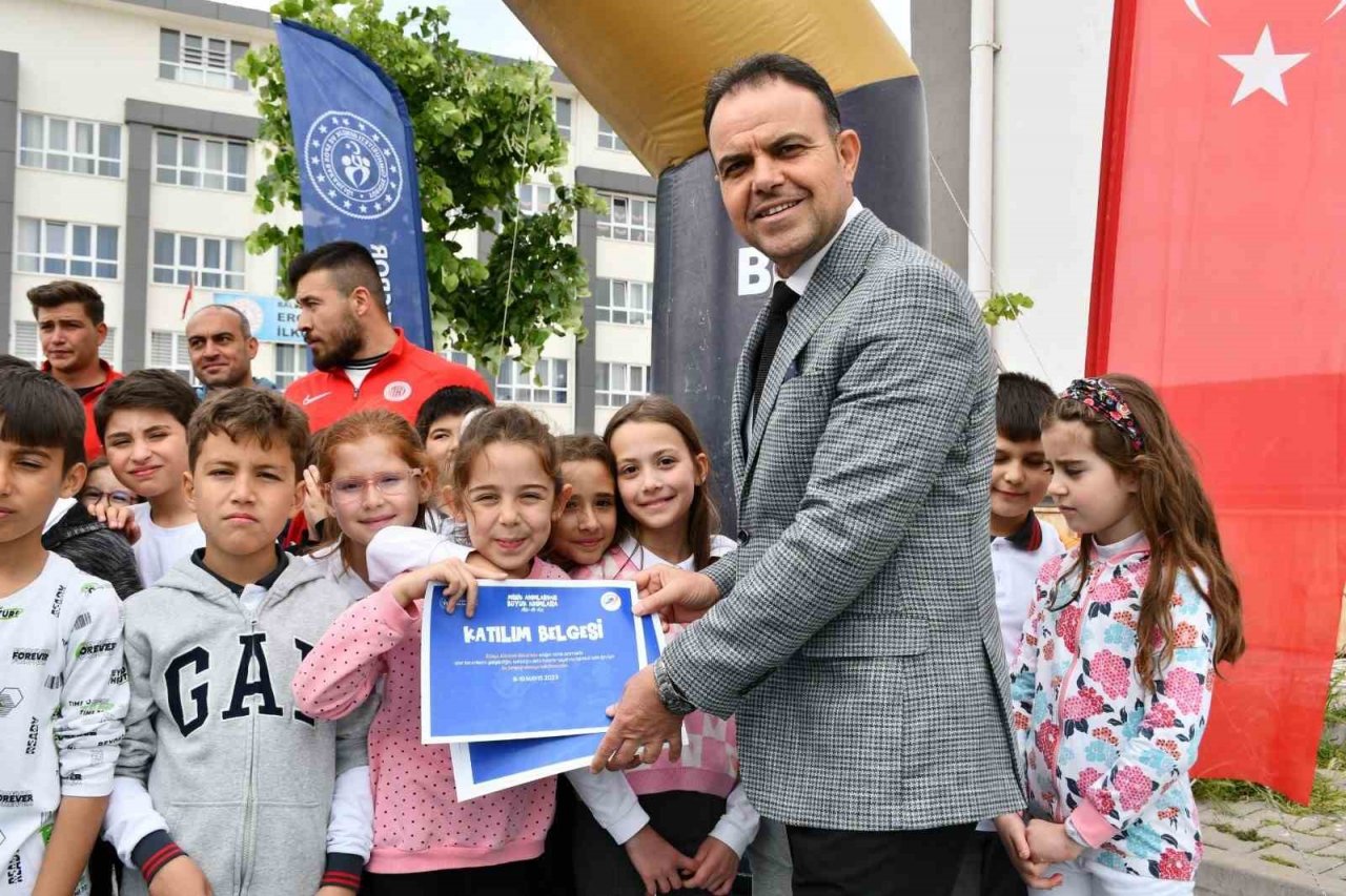 Balıkesir’de çocuk atletizm şenlikleri yapıldı