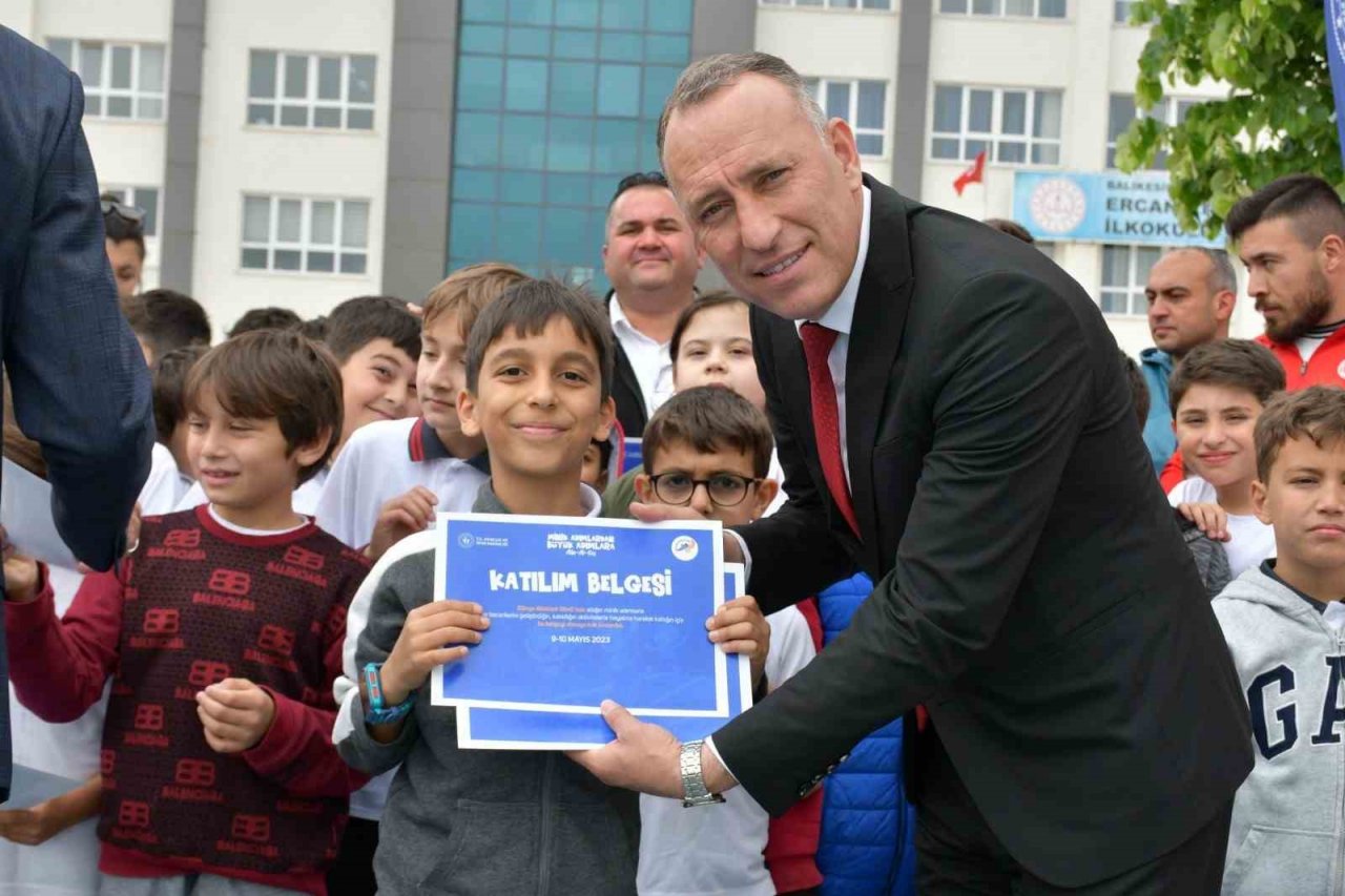 Balıkesir’de çocuk atletizm şenlikleri yapıldı