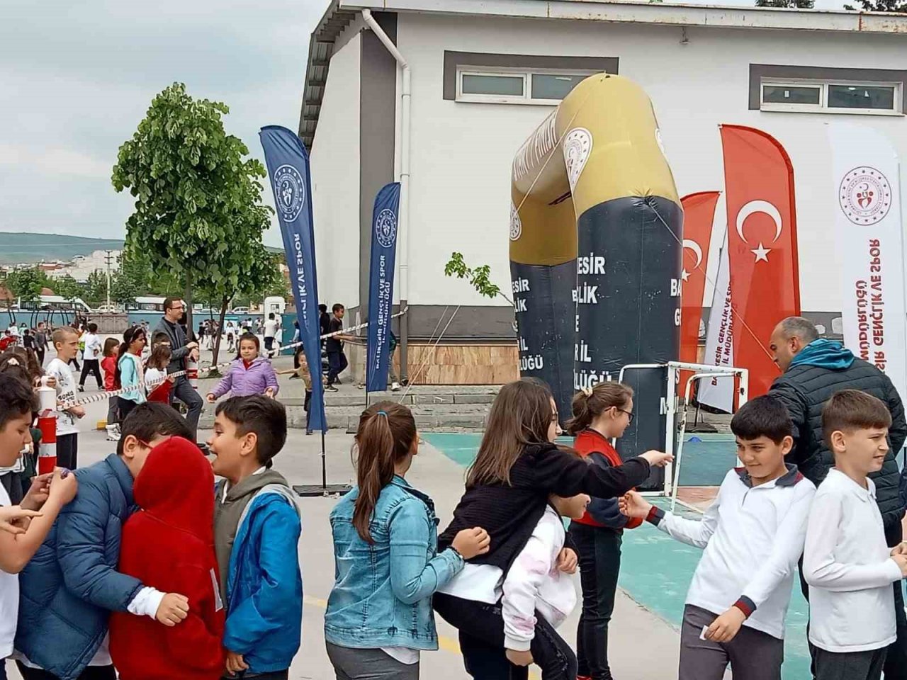 Balıkesir’de çocuk atletizm şenlikleri yapıldı