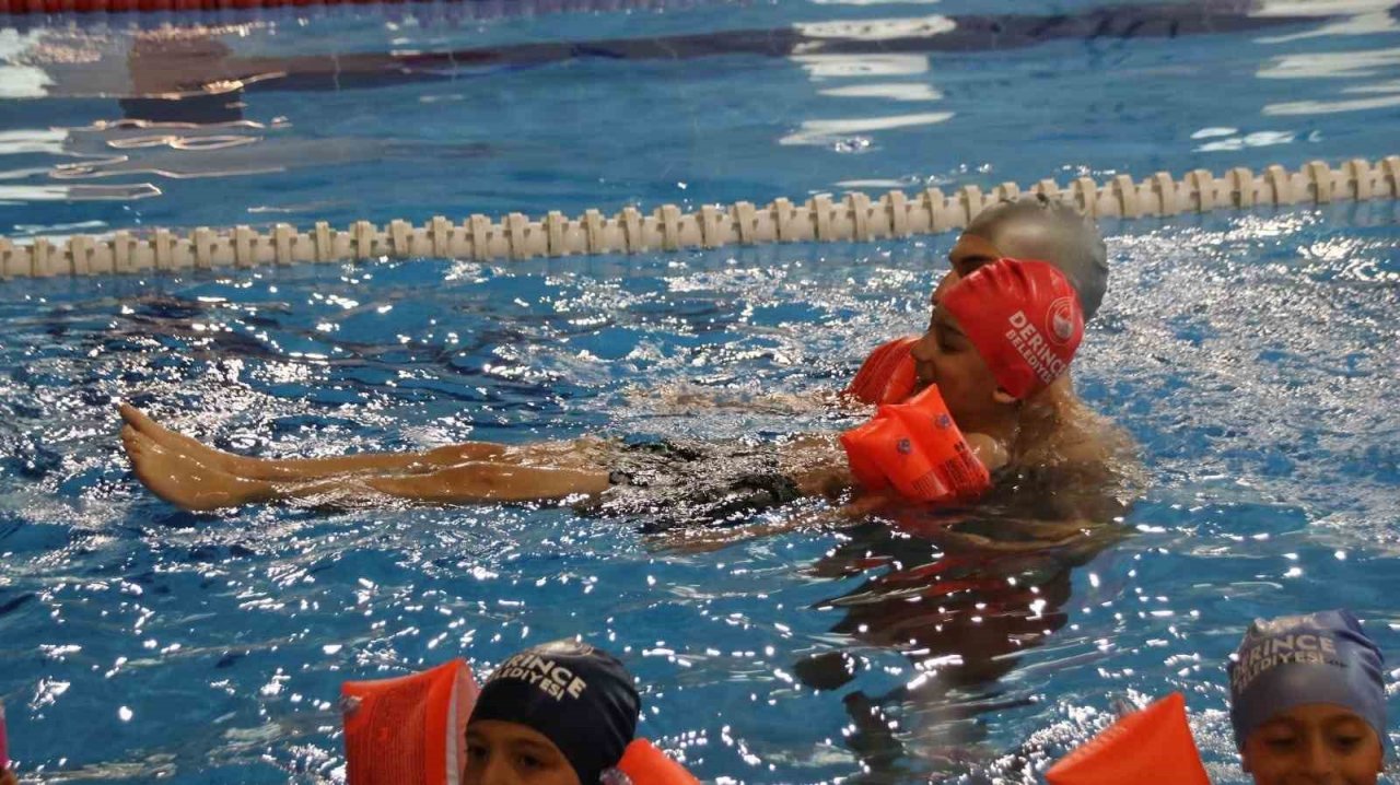 Derince’de 2 bin 329 öğrenci havuzla buluşuyor
