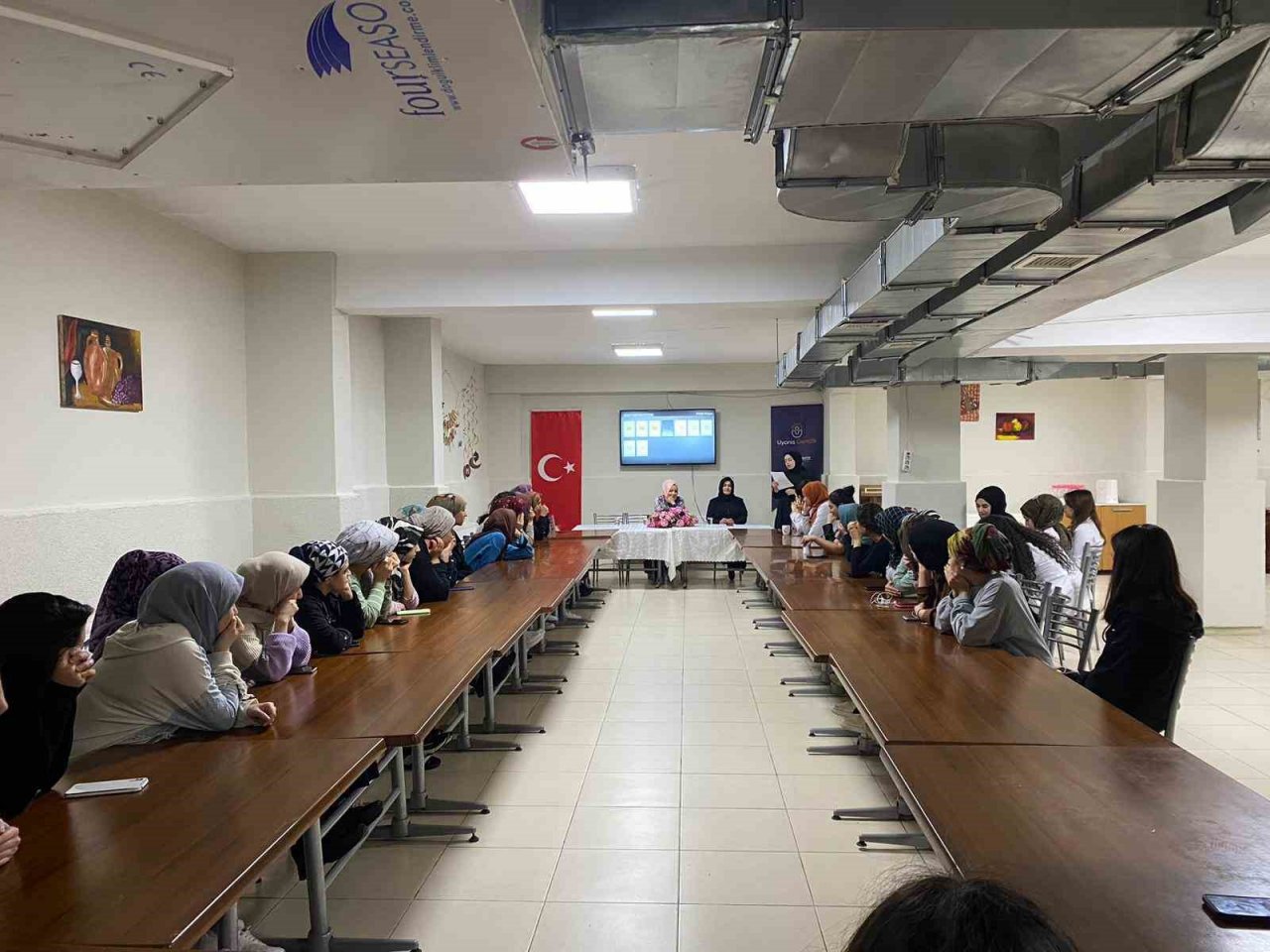 Öğrencilere meslek tanıtımı semineri düzenlendi