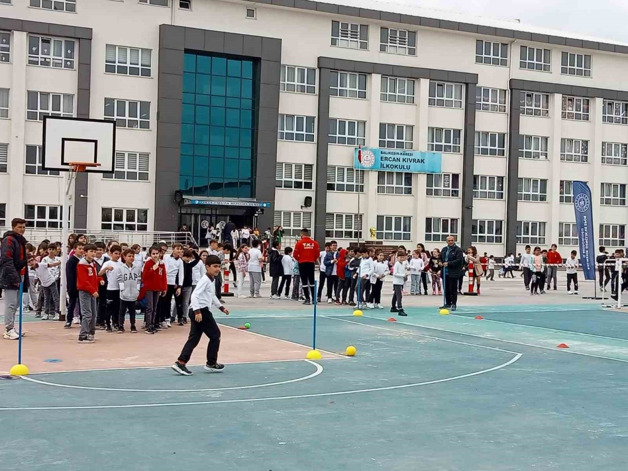 Balıkesir’de çocuk atletizm şenlikleri yapıldı
