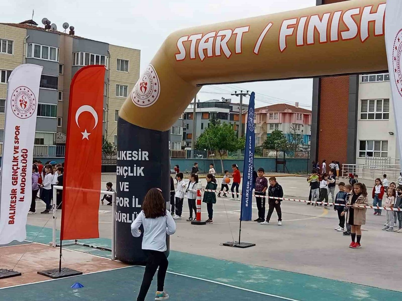 Balıkesir’de çocuk atletizm şenlikleri yapıldı