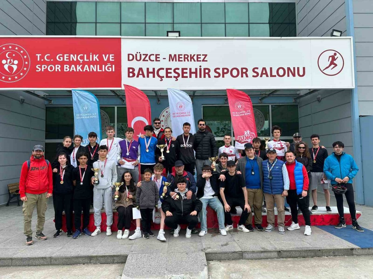 Pedallar madalya için döndü