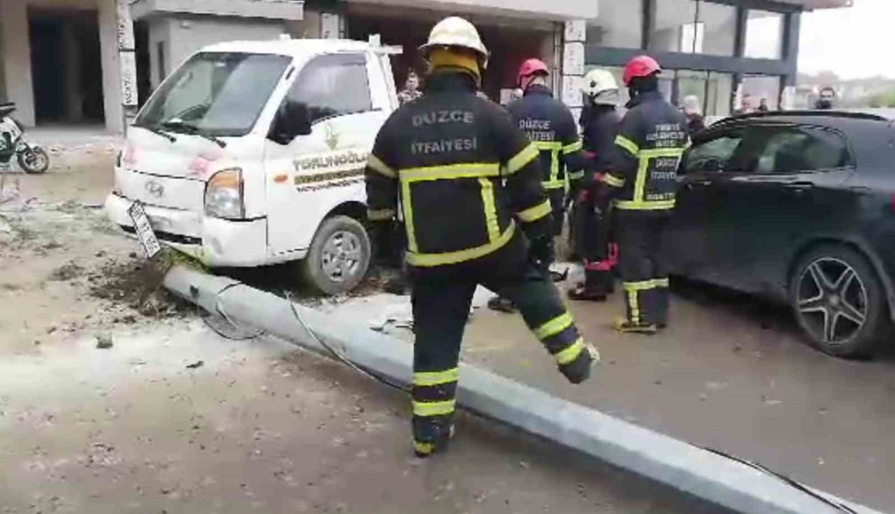 Otomobil park halindeki kamyonete çarptı: 1 yaralı