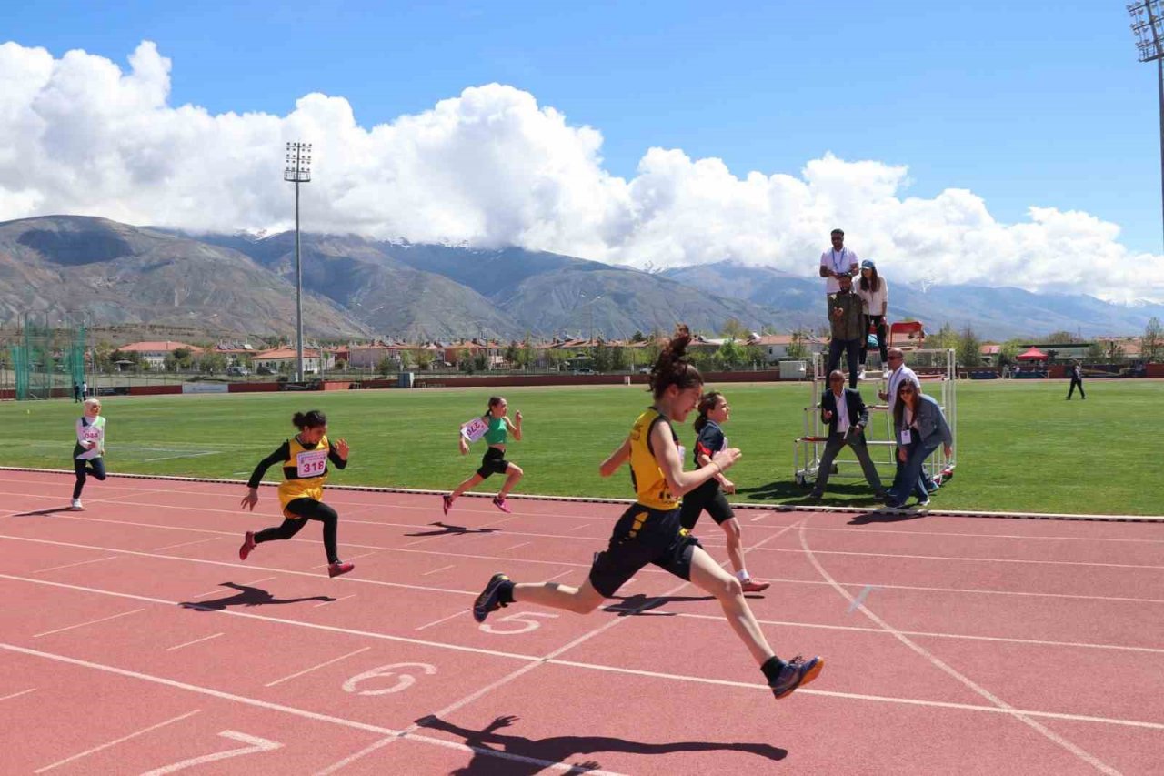 Erzincan atletizm yarışları yapıldı