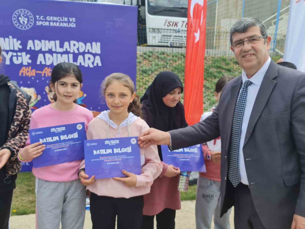 “Koş-At-Atla” ile çocuklar atletizm seviyor