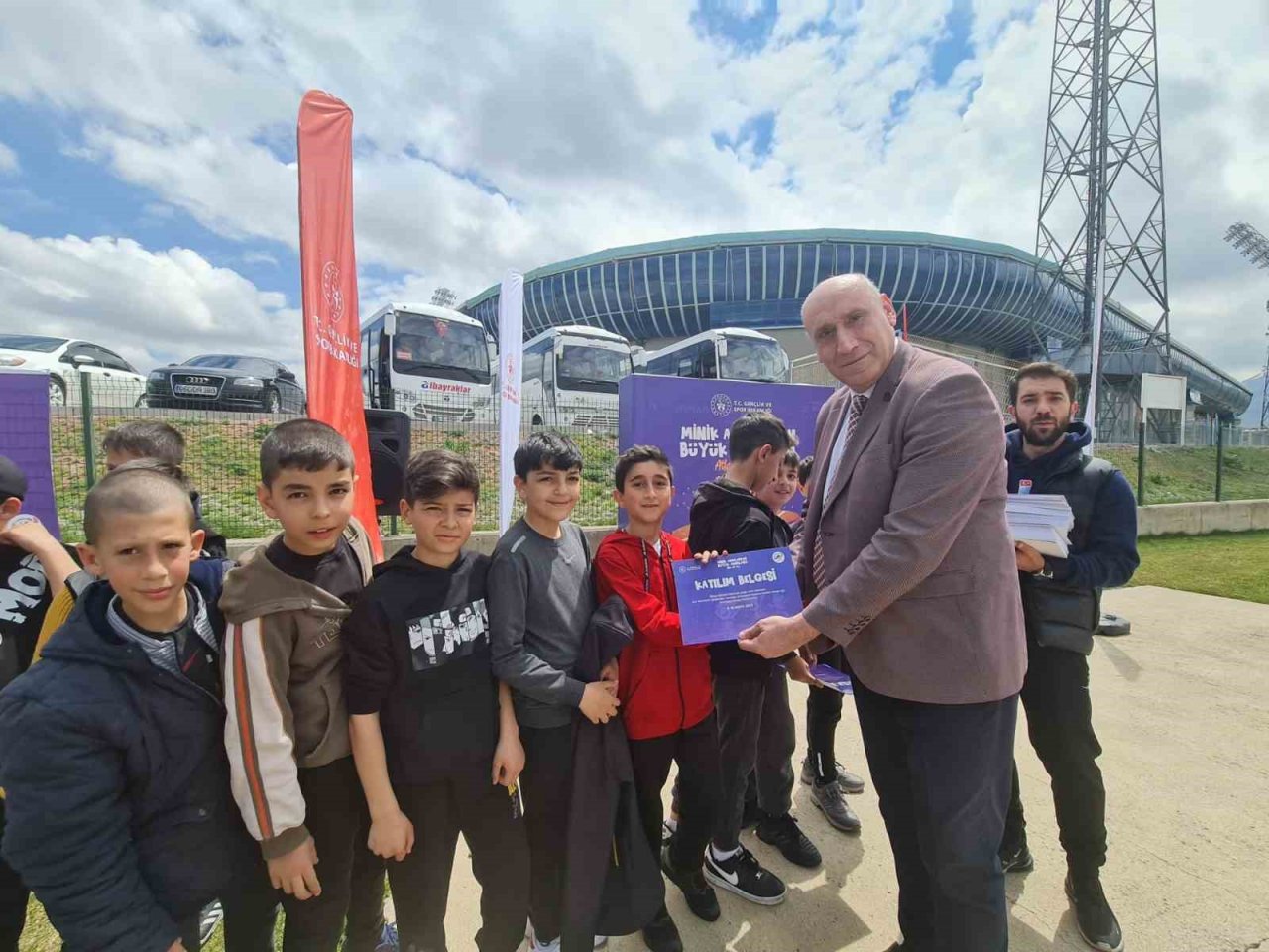 “Koş-At-Atla” ile çocuklar atletizm seviyor