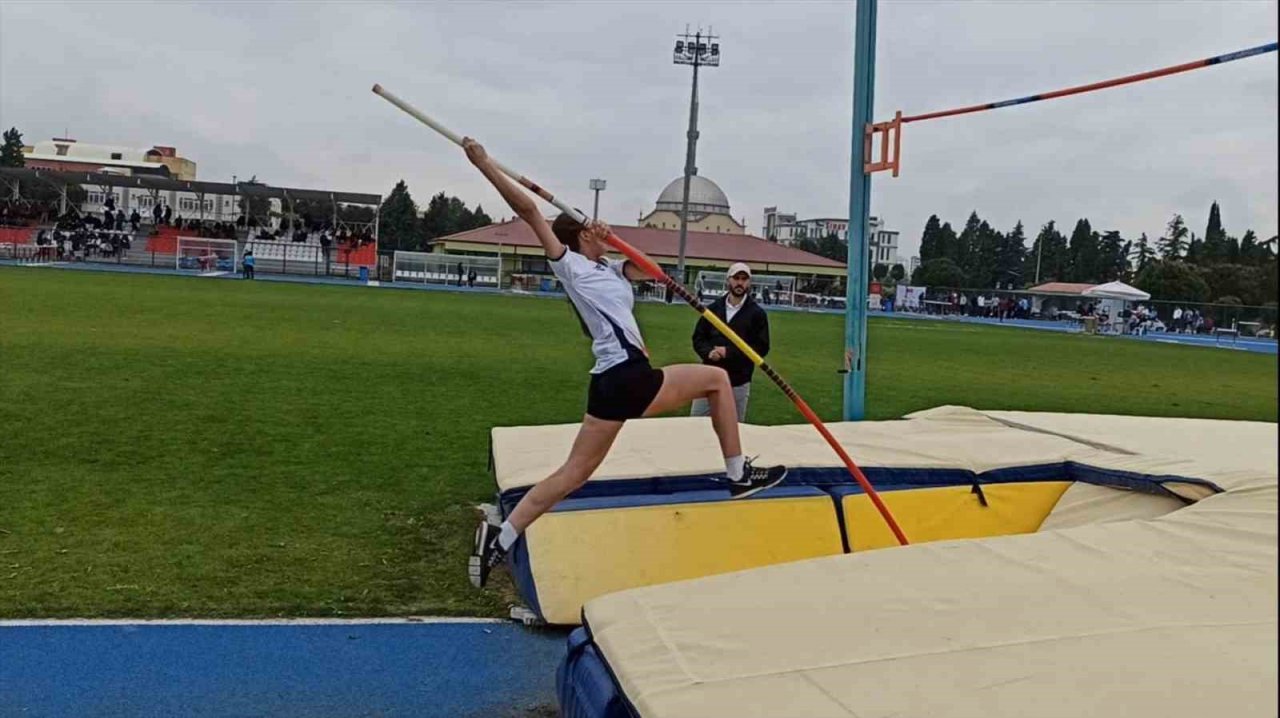 Hitit Üniversitesi öğrencileri madalyalarla döndü