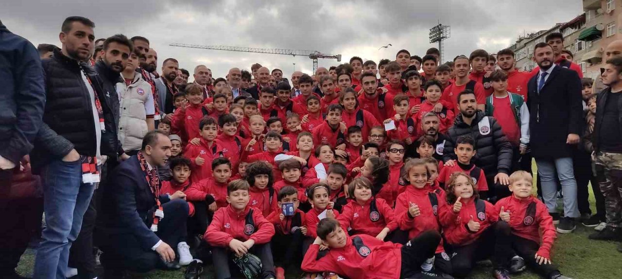 Bakan Kasapoğlu’ndan Karagümrük’e stat müjdesi