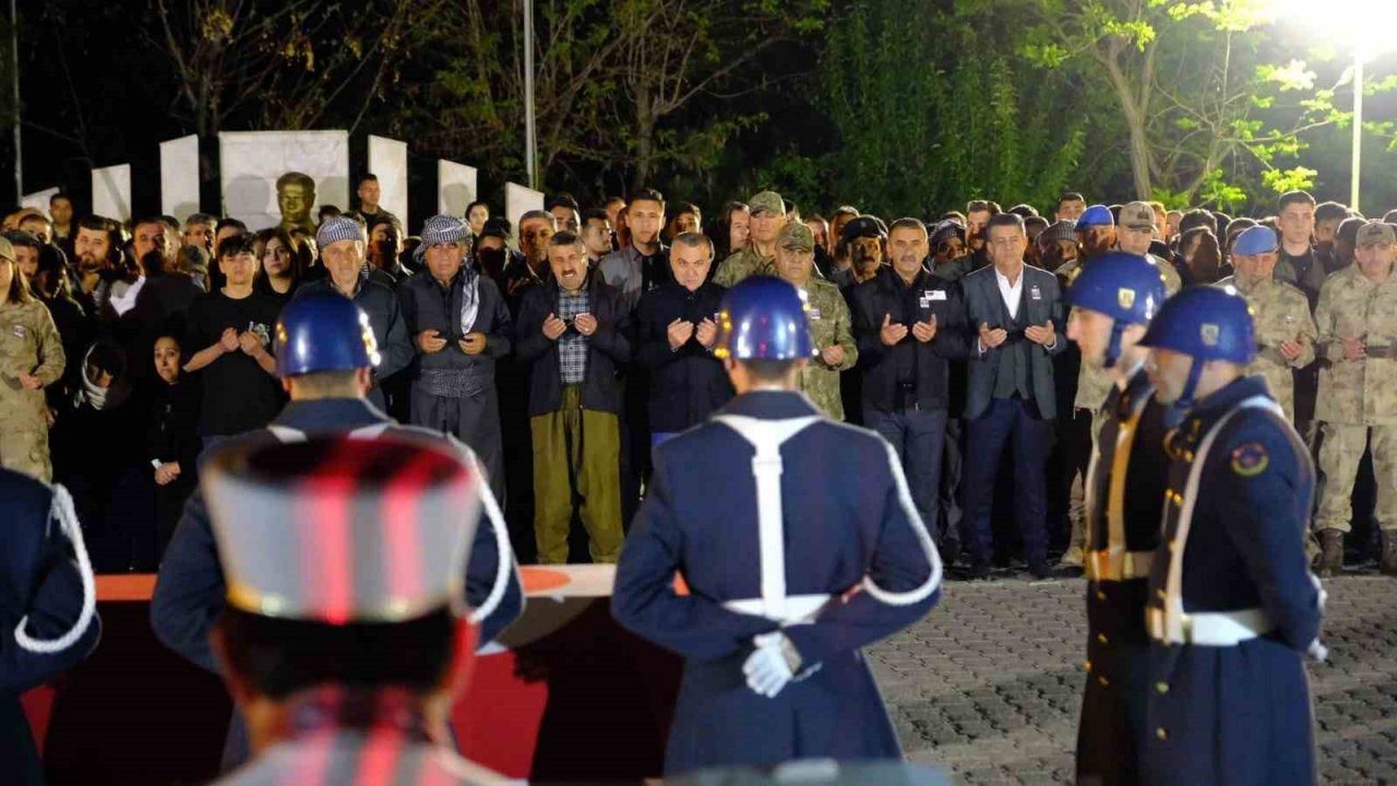 Kayalıklardan düşen güvenlik korucusu şehit oldu