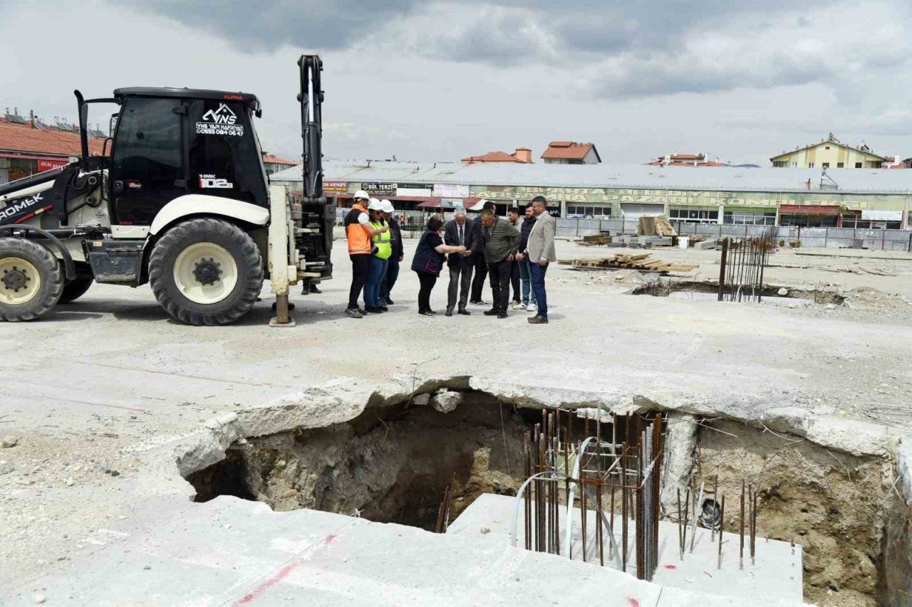 Davraz Kapalı Pazaryeri’nin Ağustos ayı sonunda tamamlanması hedefleniyor