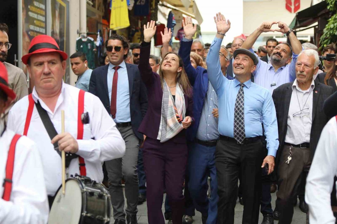 CHP, İzmir Selçuk’ta vatandaşlarla buluştu