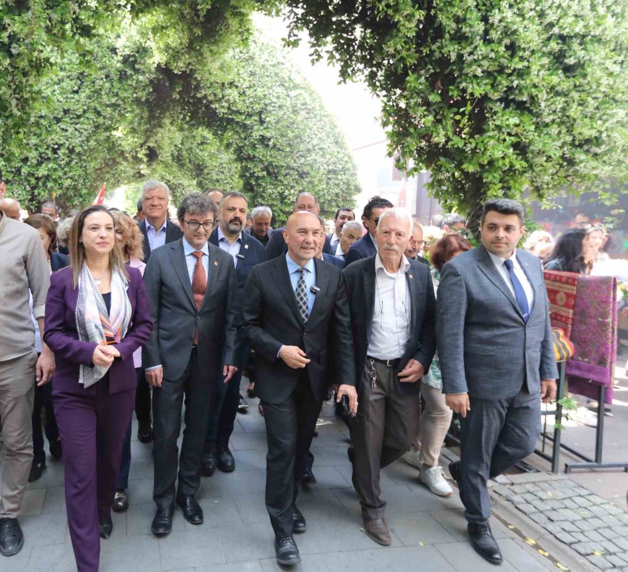 CHP, İzmir Selçuk’ta vatandaşlarla buluştu