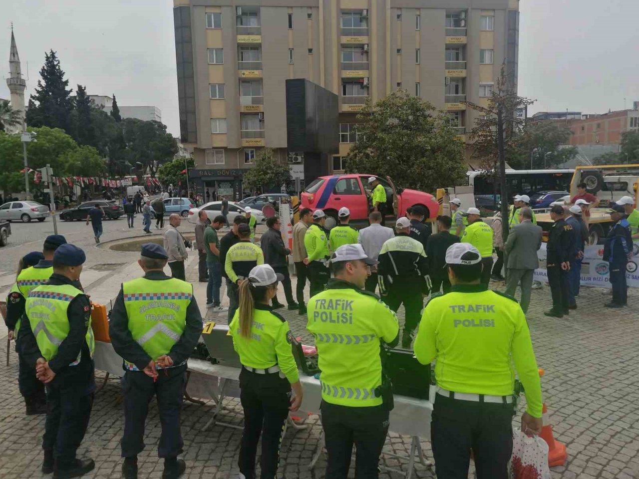 Salihli’de emniyet kemerinin önemi uygulamalı gösterildi