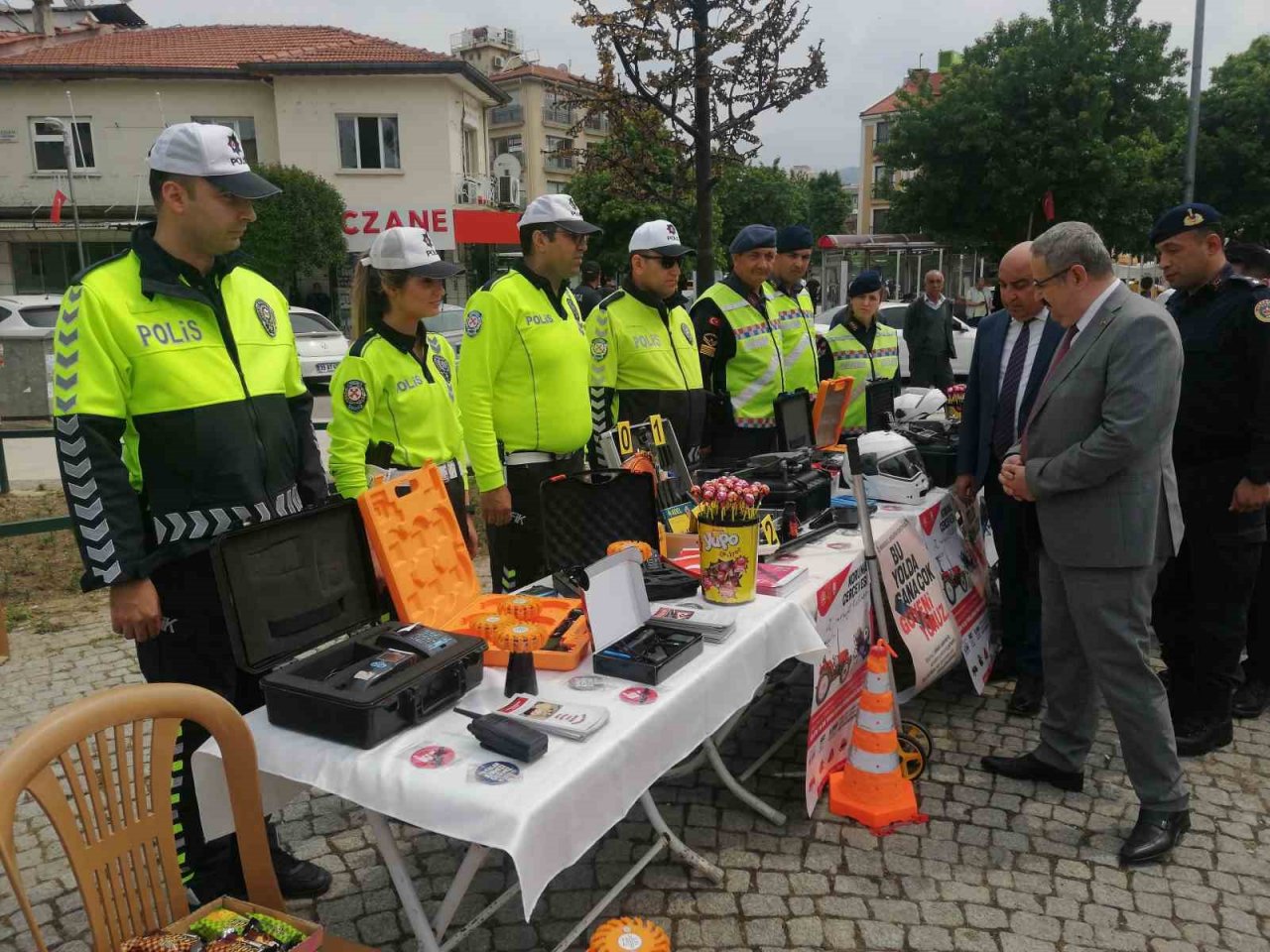 Salihli’de emniyet kemerinin önemi uygulamalı gösterildi
