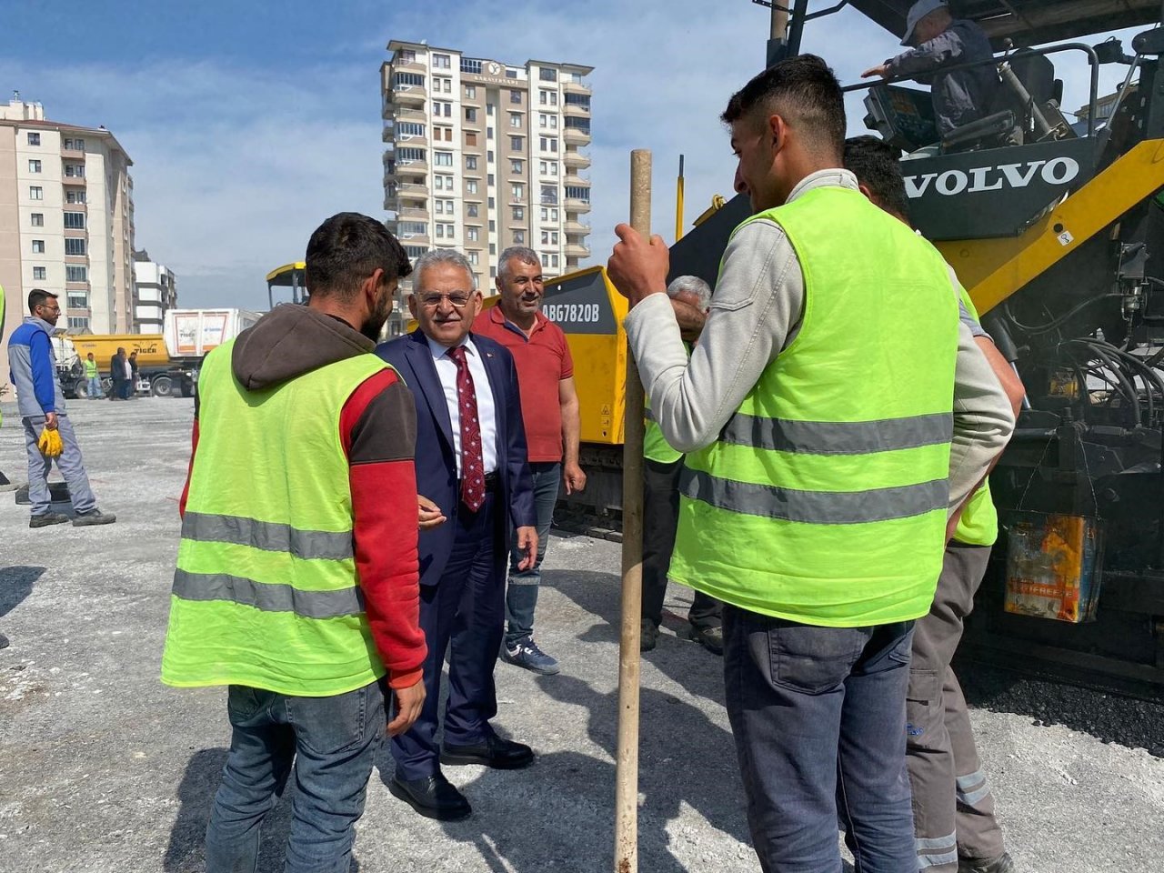 Başkan Büyükkılıç, 20 milyon TL’lik yol yapım çalışmalarını yerinde inceledi