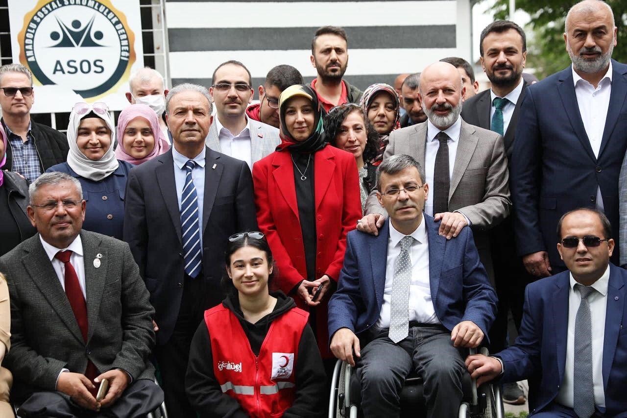 Başkan Çolakbayrakdar, engelliler haftasında gönüllere dokundu