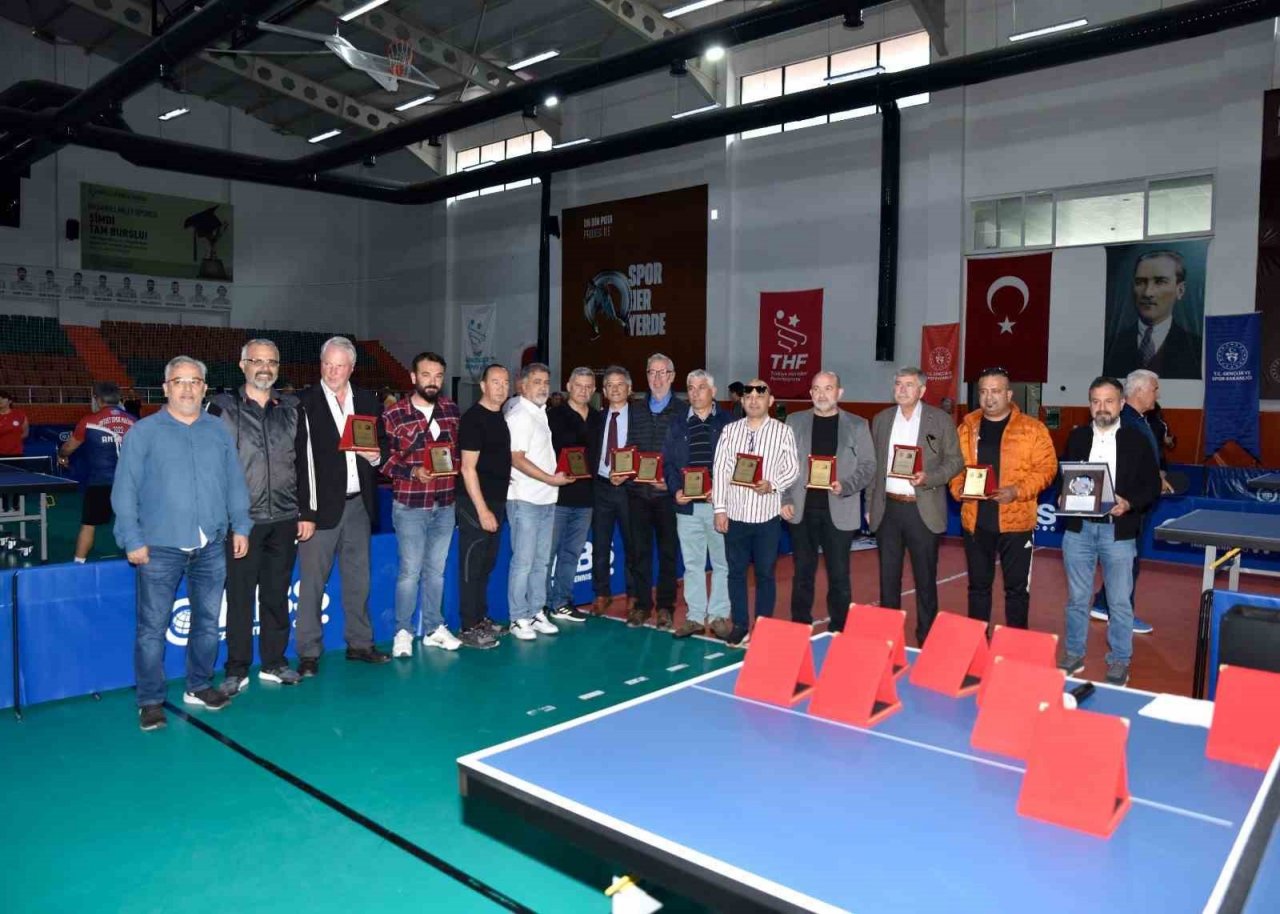 Köyceğiz’de Veteran Masa Tenisi sporcuları hünerlerini sergiledi