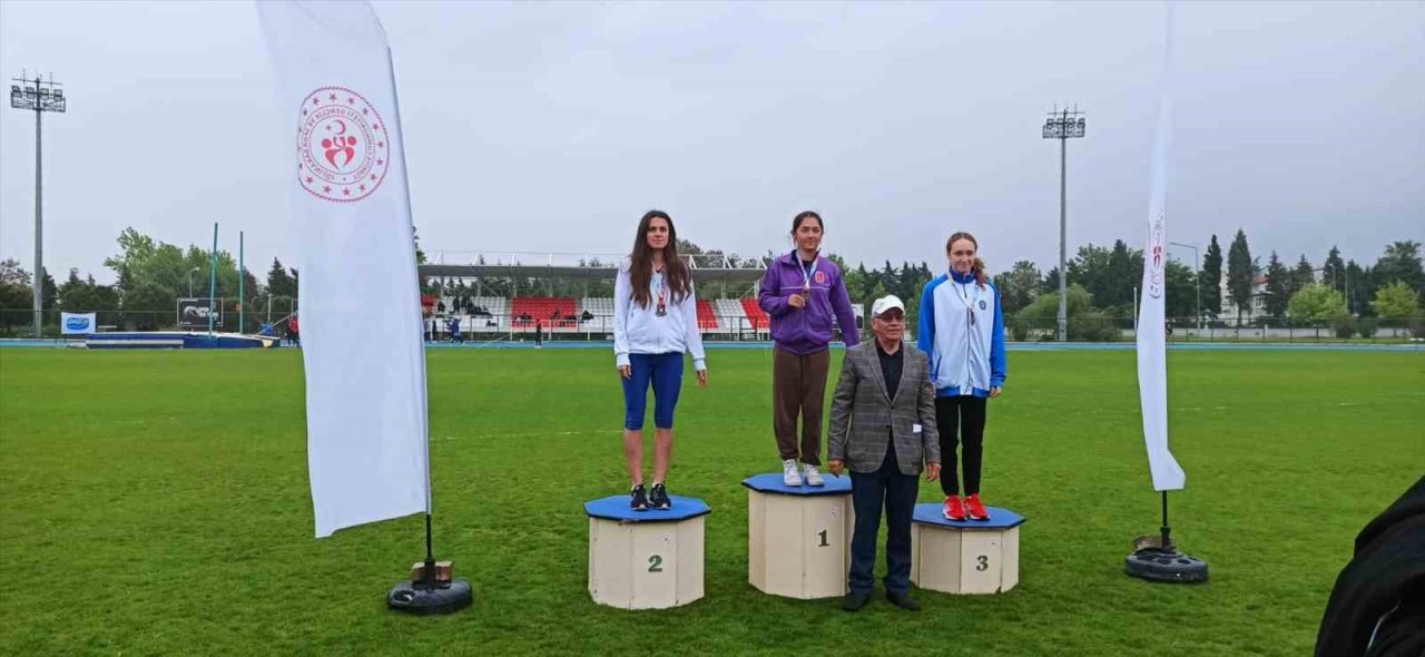 Hitit Üniversitesi öğrencileri madalyalarla döndü