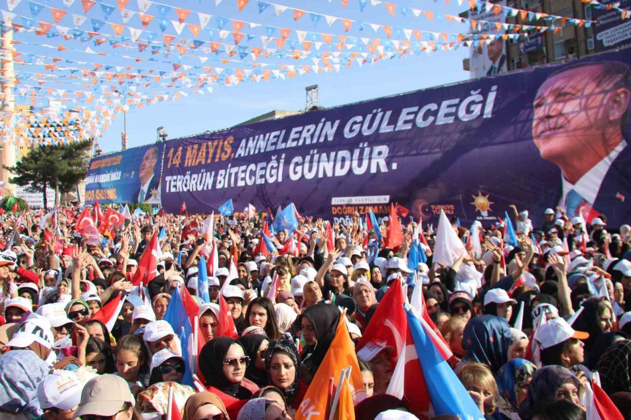 Mardin’de halka hitap eden Cumhurbaşkanı Erdoğan kentten ayrıldı