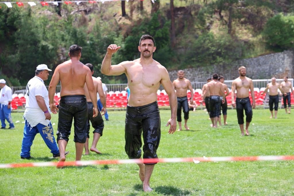 Marmaris yağlı güreşlerinin baş pehlivanı Ali Gürbüz oldu