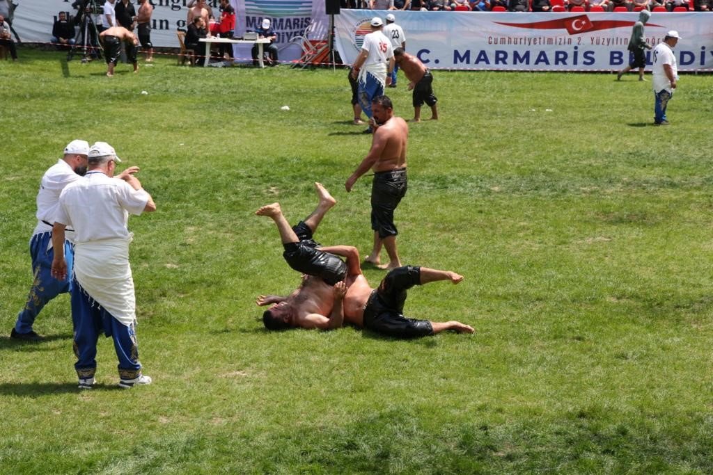 Marmaris yağlı güreşlerinin baş pehlivanı Ali Gürbüz oldu
