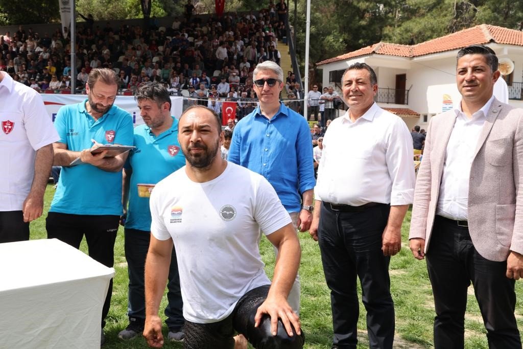 Marmaris yağlı güreşlerinin baş pehlivanı Ali Gürbüz oldu